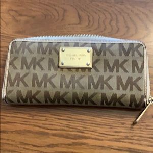 Micheal Kors wallet